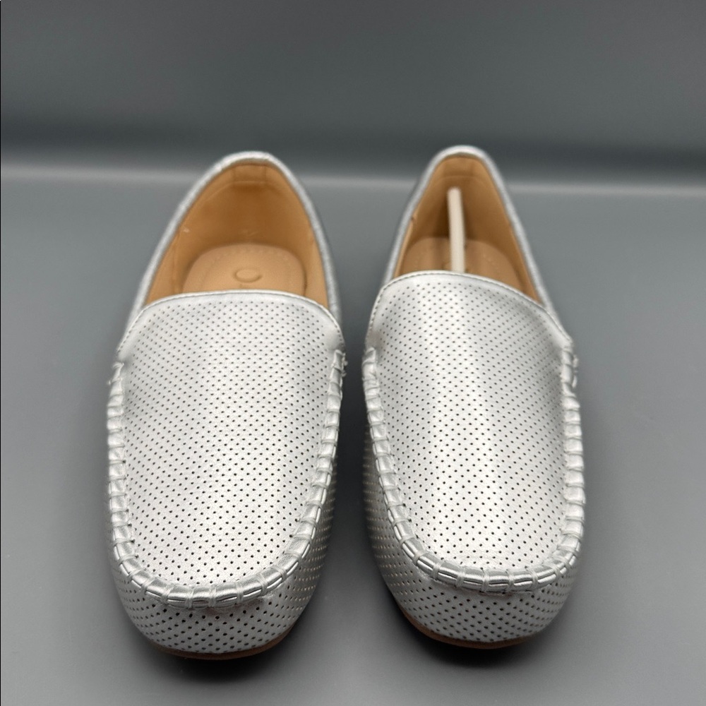 Journee Collection Women's Halsey Loafer Flats - Picture 2 of 4